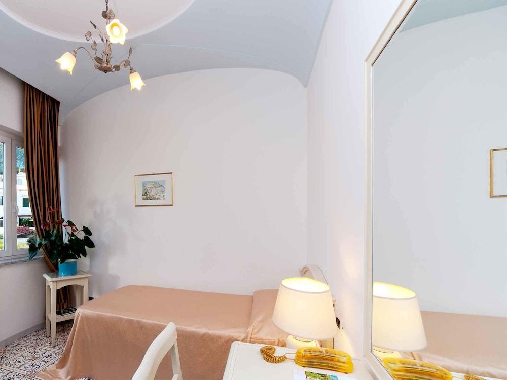 Hotel Villa Svizzera Terme 拉科阿梅诺 外观 照片
